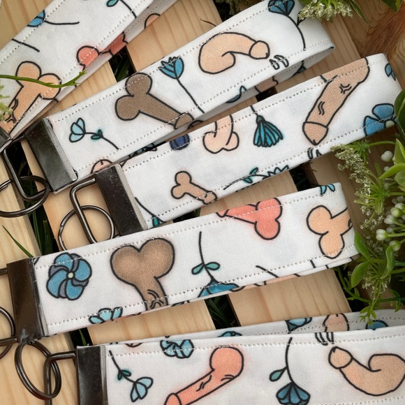 Penis Key Fob Wristlet Keychain - Picture 2 of 4